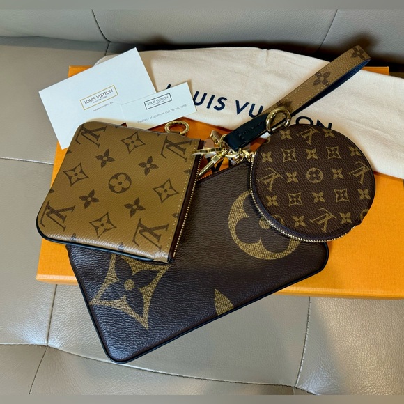 LOUIS VUITTON Giant Trio Pouch - Picture 5 of 10